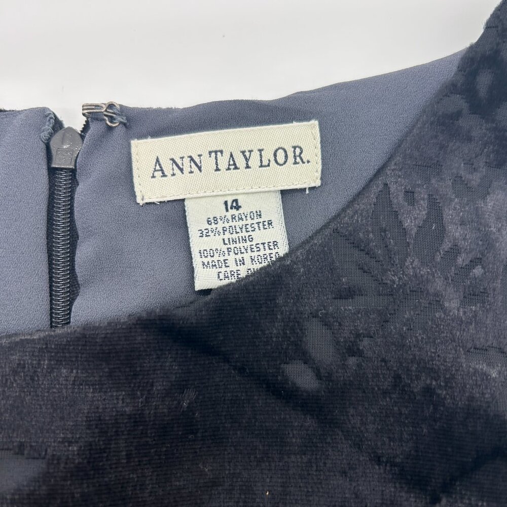 Vitnage Ann Taylor Black Velvet Sleeveless Dress With Applique Size 14 - Picture 5 of 8